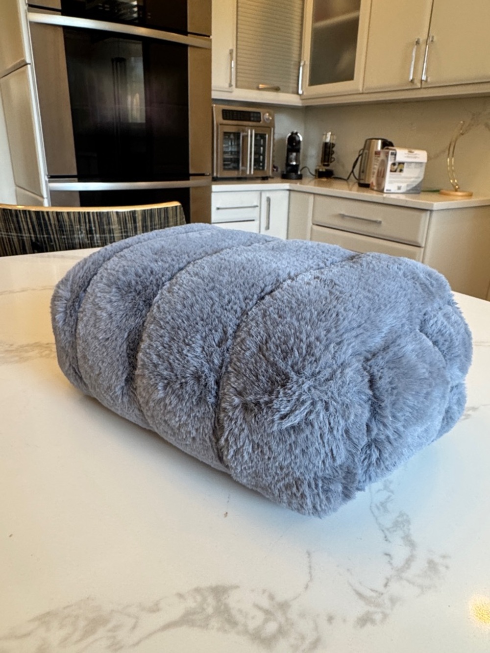 Periwinkle quilted faux fur cosmetic pouch - Picture 5 of 6